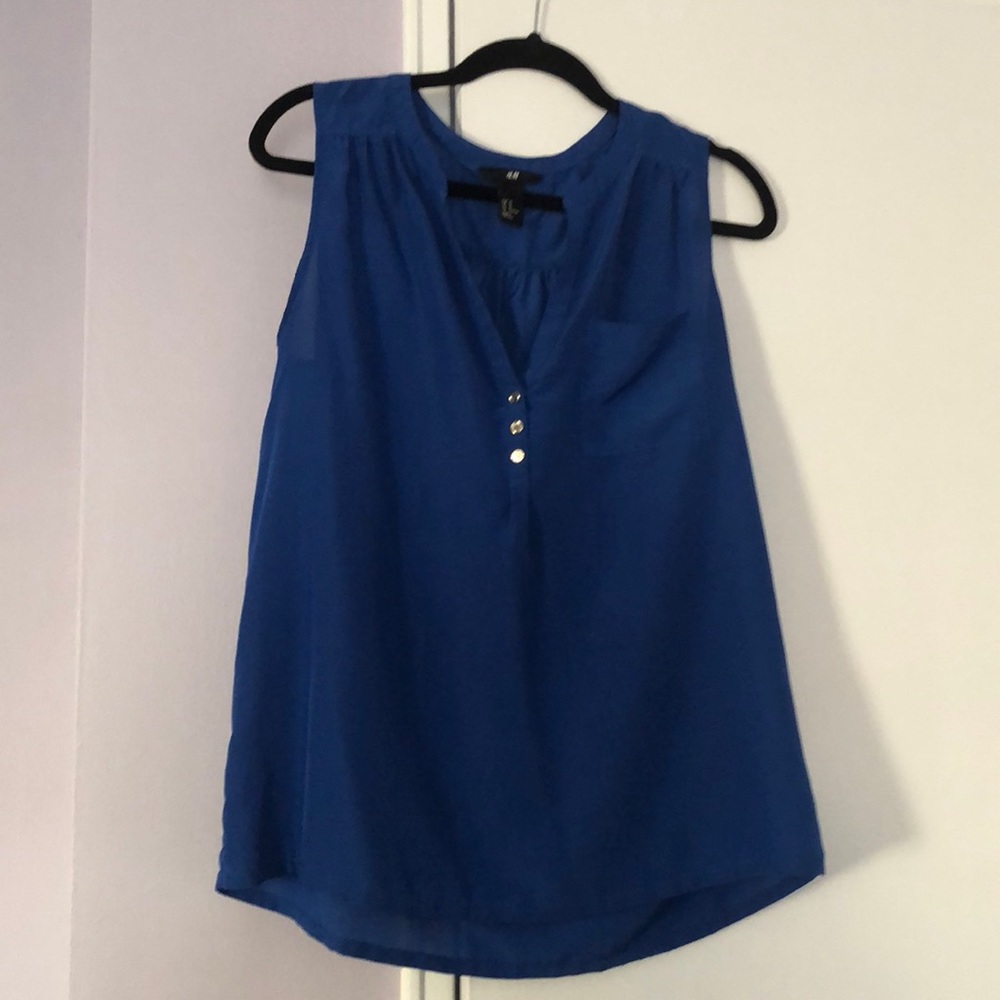 H&M Blue sleeveless blouse w/gold buttons
